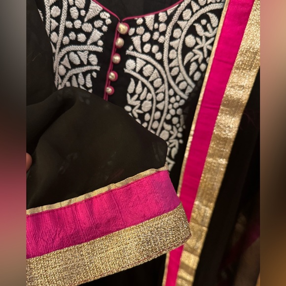 Pure georgette kurta with Pink and Gold Trim &soft net dupatta - Picture 6 of 13